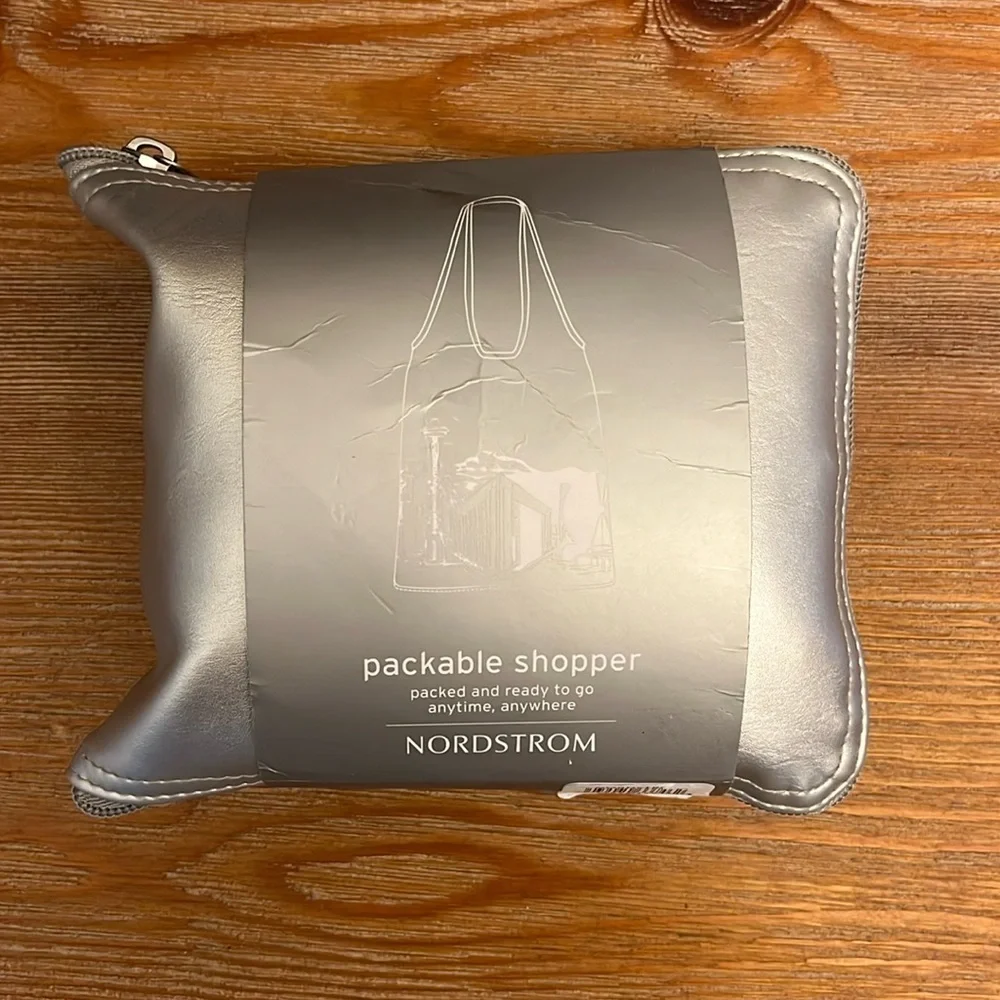 Nordstrom Tote Bag NWT Cityscape Silver Travel Fold Zip Up Packable Reusable